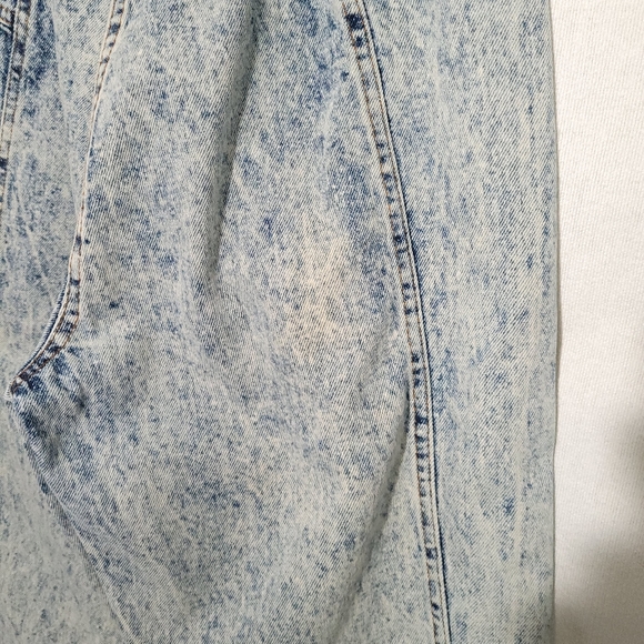 80’s Chic acid wash Bermuda length shorts, size 4 - Picture 6 of 7